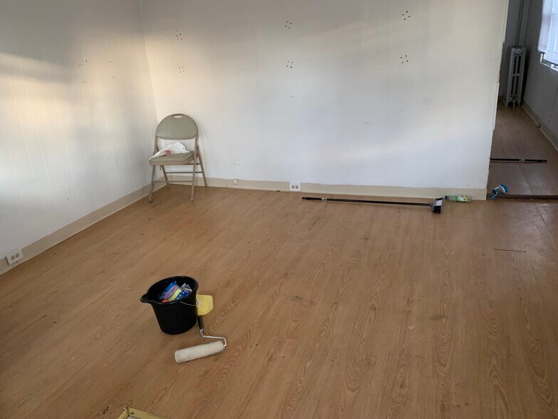 Living Room - 123 Morris Ave