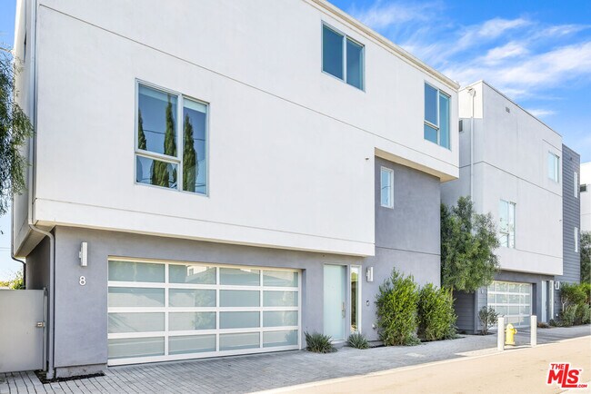 Building Photo - 11724 Culver Blvd