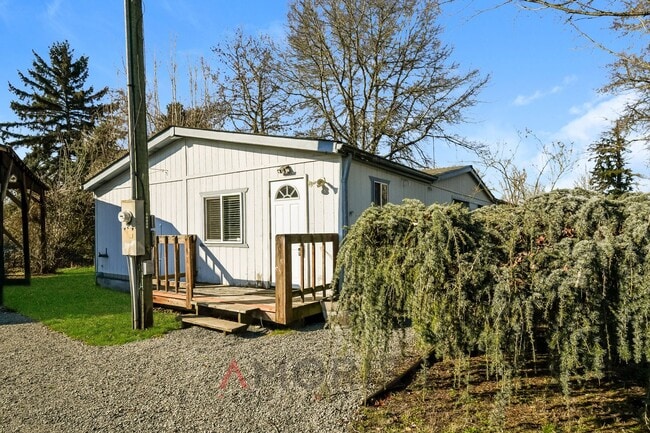 Building Photo - ****COMING SOON****  Country living in a clean, cozy home!