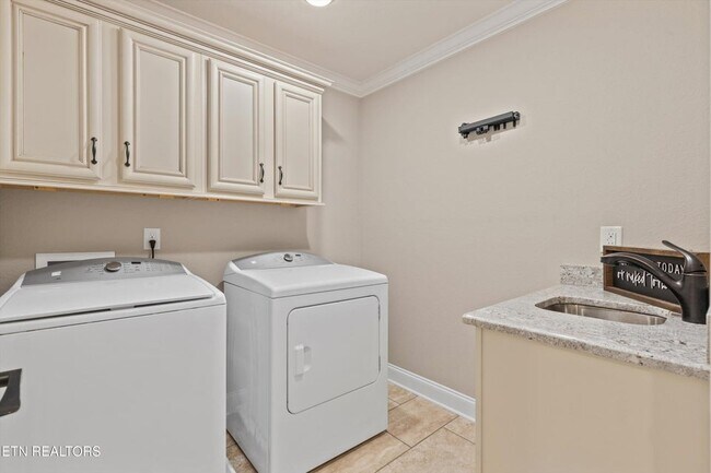 Building Photo - 1017 Brighton Dr