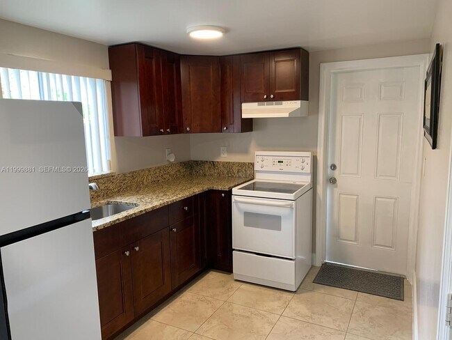 Building Photo - 19121 NE Miami Ct