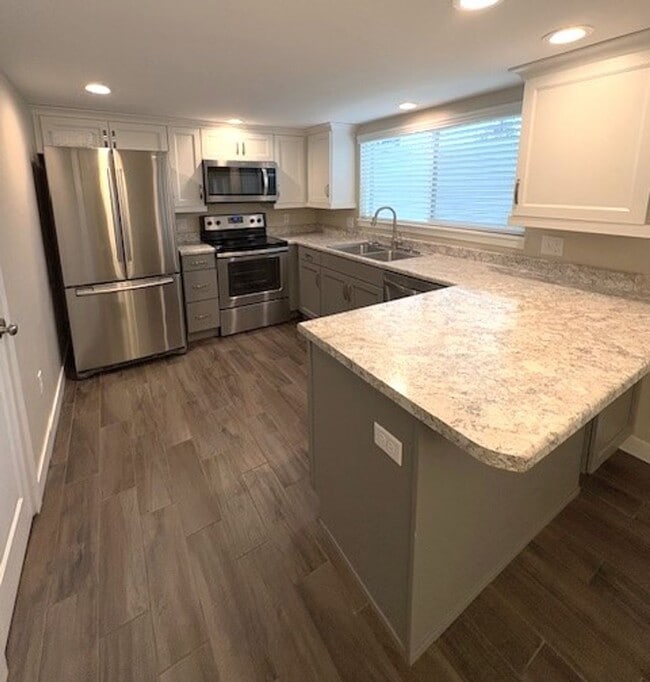 Building Photo - 3 Bedroom Townhome at Three Fountains in M...
