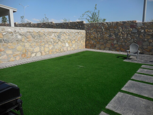 Building Photo - 12880 Haxby St