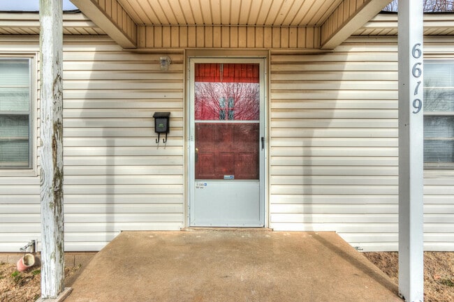 Building Photo - Welcome to the Bethany 2 Bedroom, a charmi...