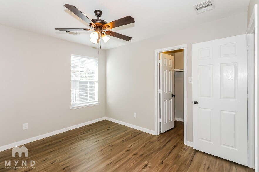 Building Photo - 11018 Tipton Oaks Dr