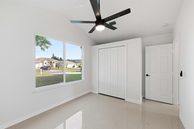 Building Photo - 3031 SE Galt Cir