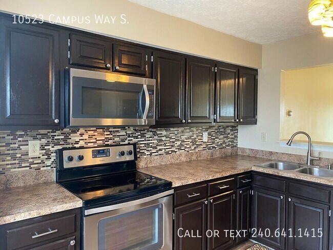 Building Photo - 10523 Campus Way S