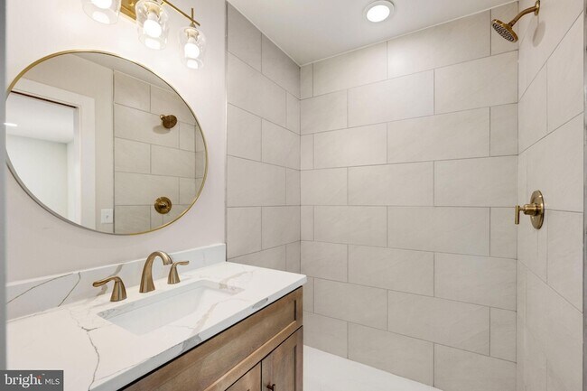 Building Photo - 113 Clifford Ave