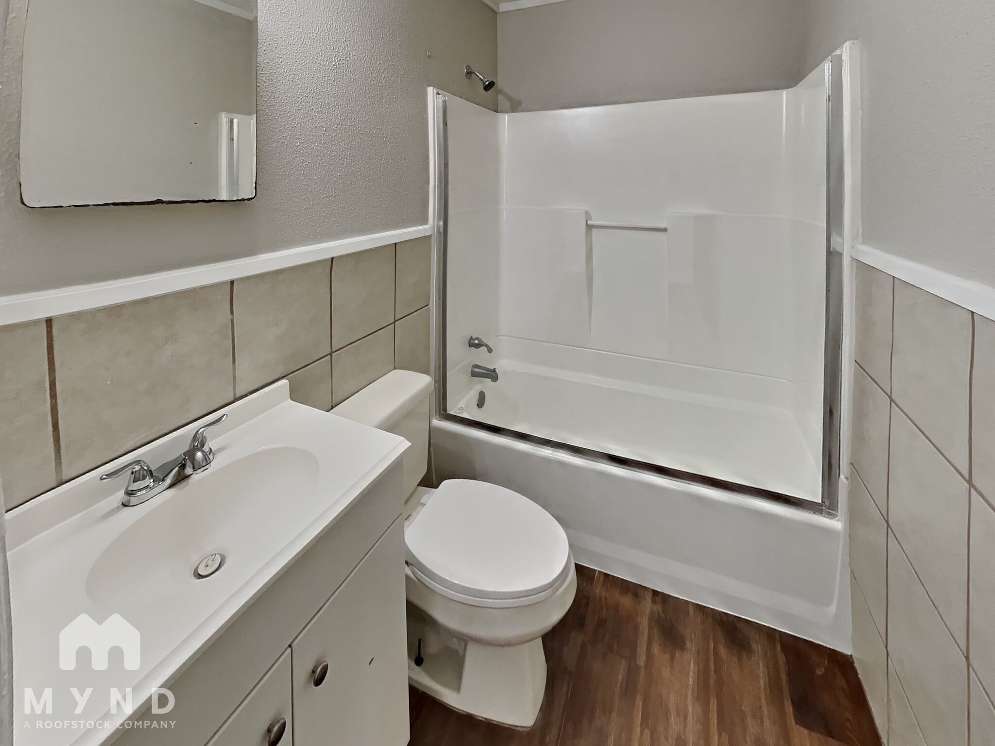 Building Photo - 108 N Avenue V