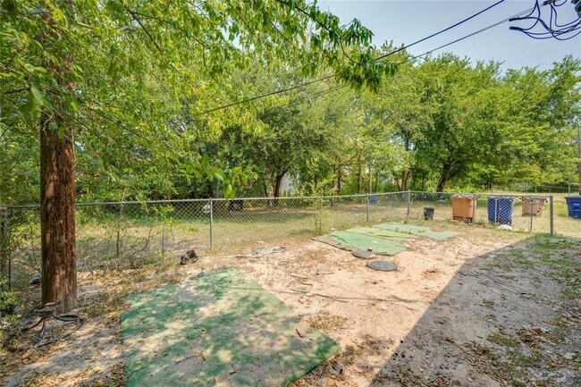 Building Photo - 838 N Meadows Dr