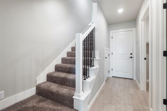 Building Photo - 800 Cassandra Ln