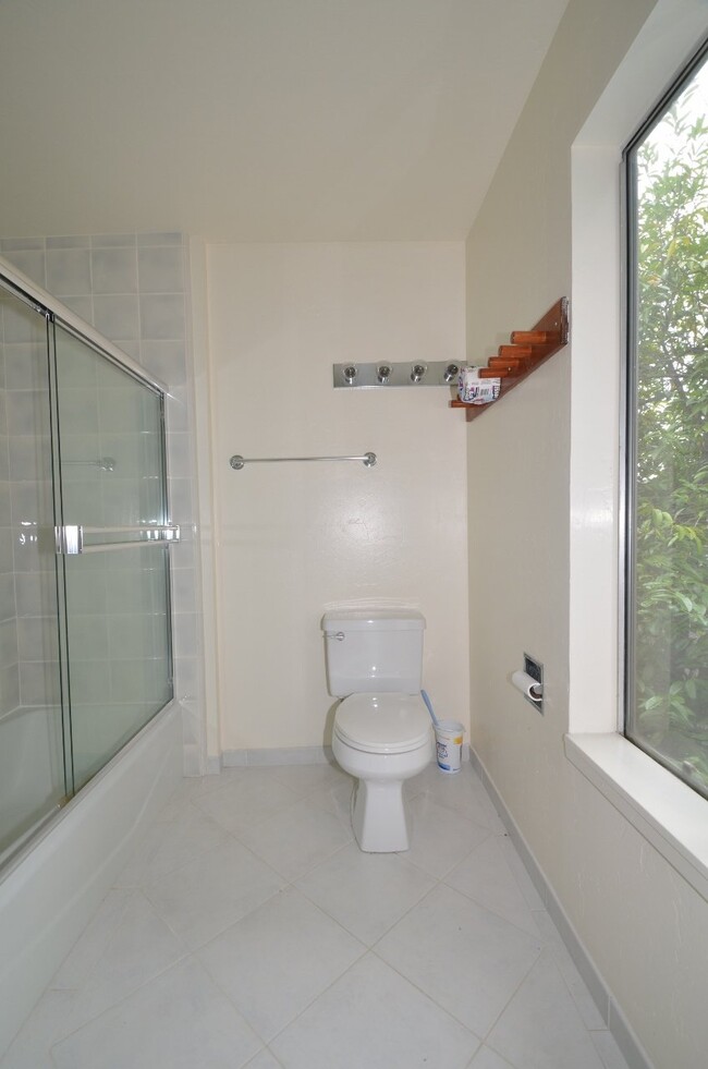 Building Photo - Incredible Tam Valley Home Available July 1st