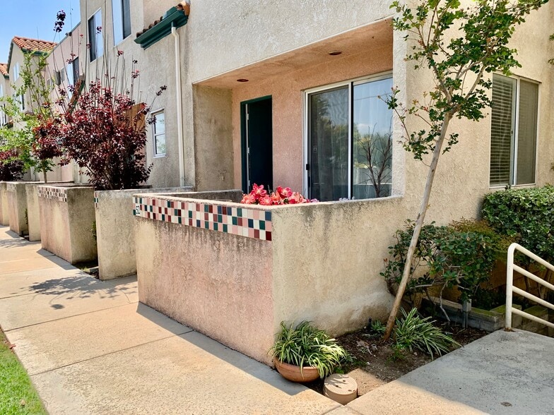 Building Photo - 13901 Olive View Ln