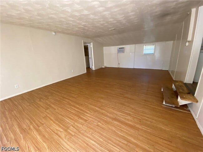 Building Photo - 7656 Hart Dr