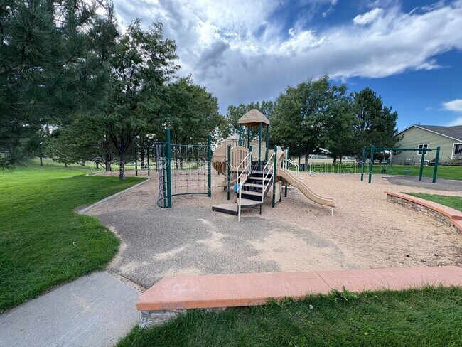 Building Photo - 222 Saxony Rd