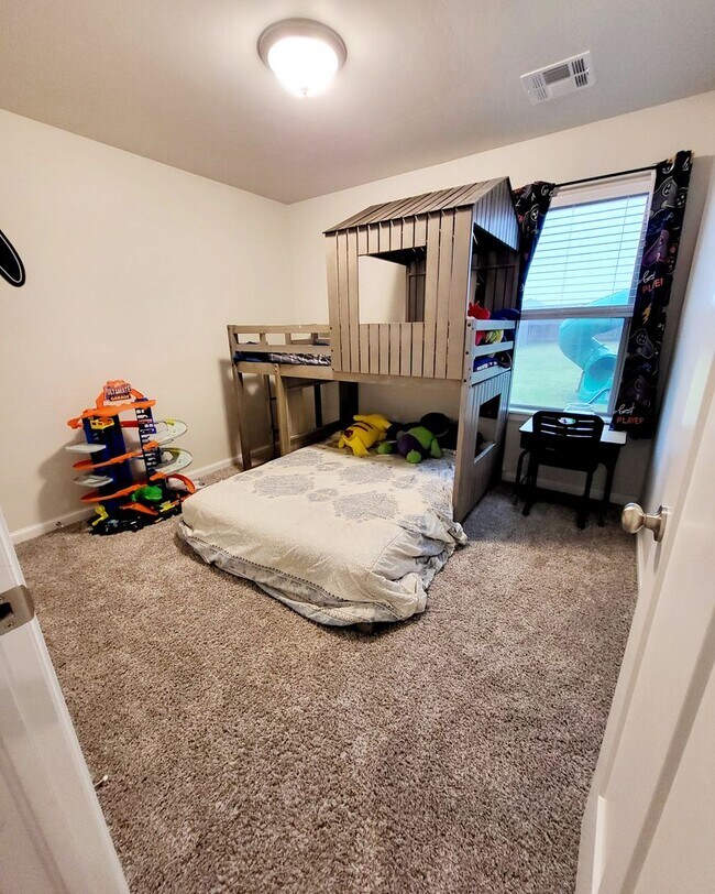 Building Photo - You Could Call This Beautiful 4-Bed, 2-Bat...