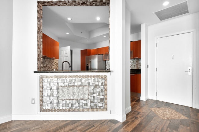 Building Photo - 231 Riverside Dr