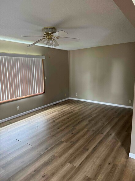 Primary Photo - 504 8th Ave W