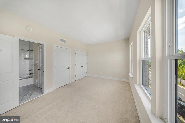 Building Photo - 3525 Carnaby St