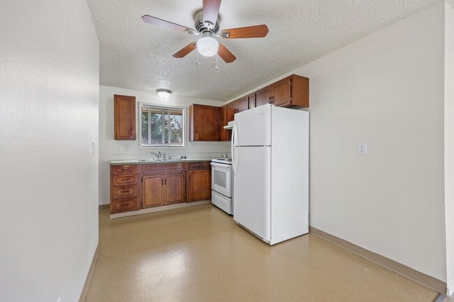 Building Photo - Move in ready! 2 bed 1 bath Olympia duplex!