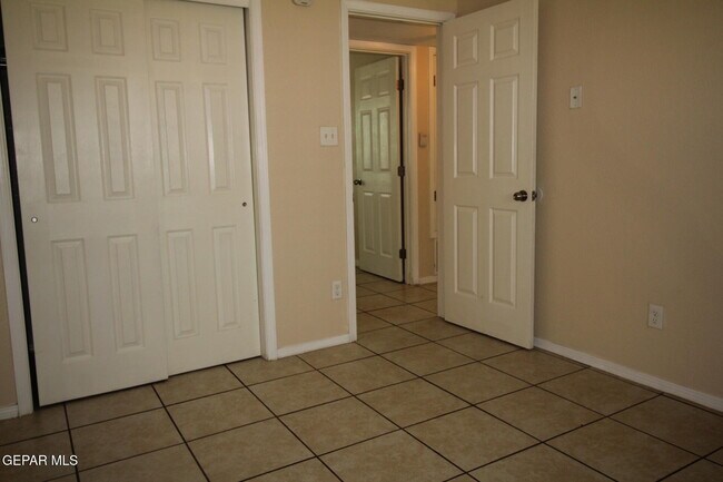 Building Photo - 9145 Begonia Pl