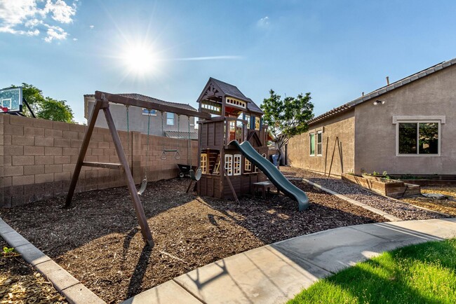 Building Photo - 4326 E Cloudburst Ct