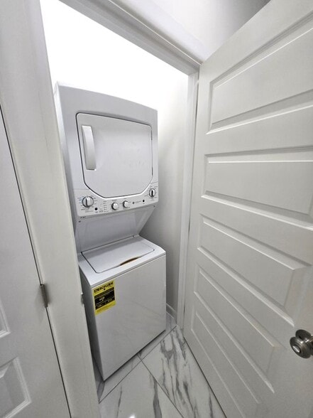 Building Photo - 3201 Magdalena St