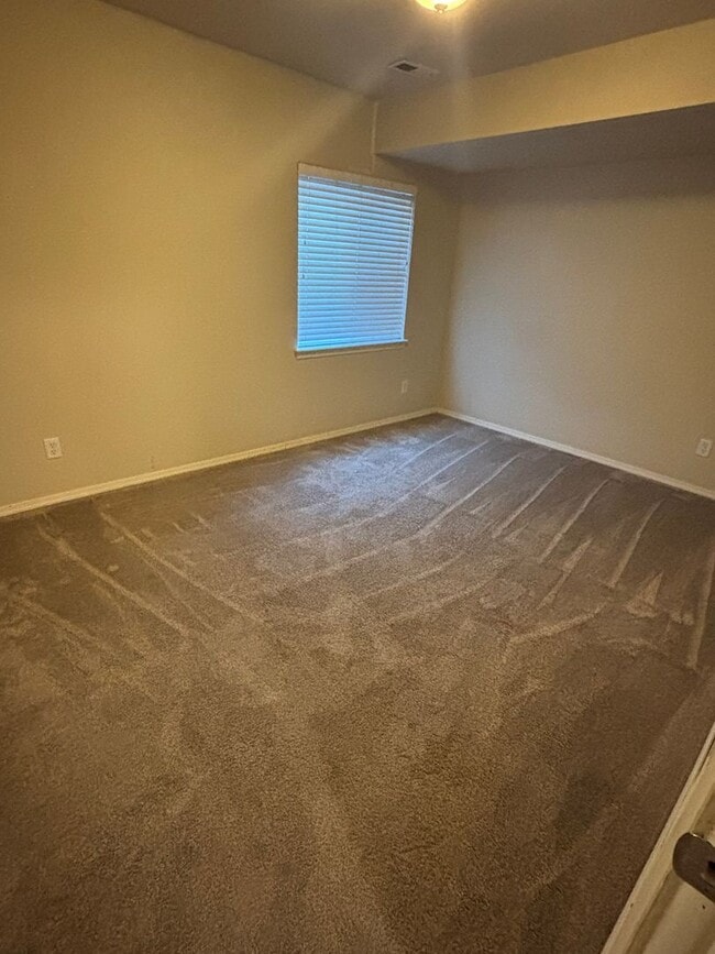 Building Photo - 4 Bedroom, 2.5 Bath Townhome in Greeley