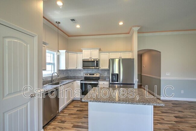 Building Photo - 1303 Lindale Pl
