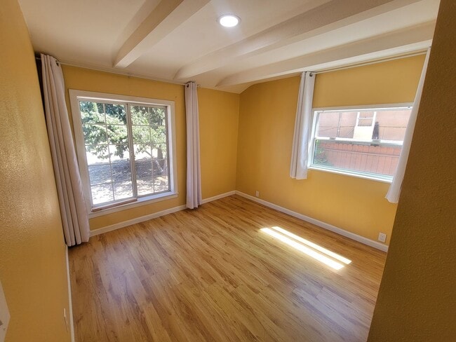 Building Photo - 1528 Los Robles Blvd