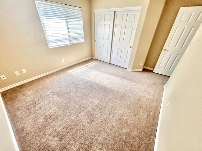 Building Photo - BEAUTIFUL 2 STORY HOUSE IN GATED SEVEN HIL...