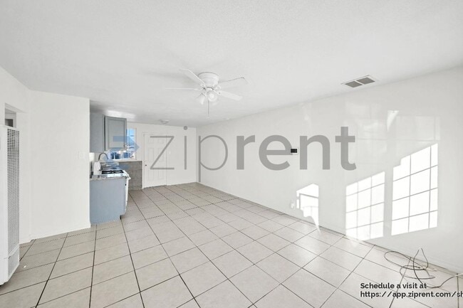 Building Photo - 301 Maxine Ave