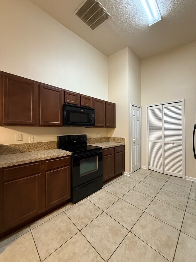 Building Photo - 2564 Golden Lake Loop
