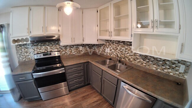 Building Photo - 5808 Underwood Ave SW