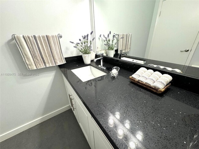 Building Photo - 1525 Lacosta Dr W