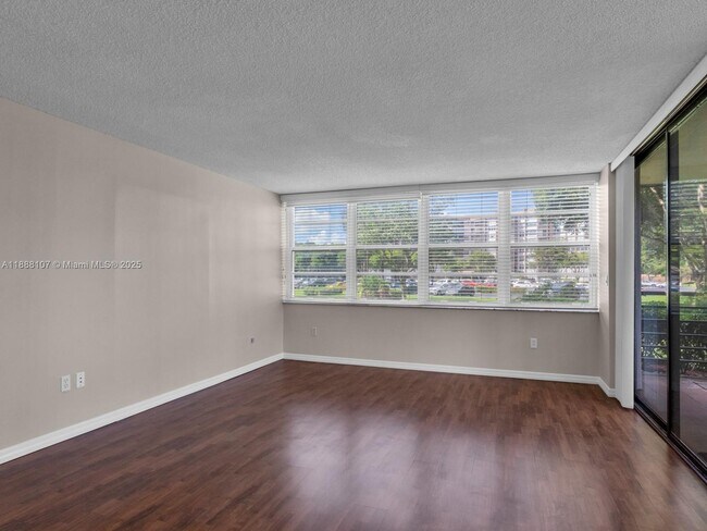 Building Photo - 1000 St Charles Pl