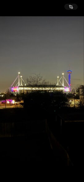 Building Photo - 319 S Olive St