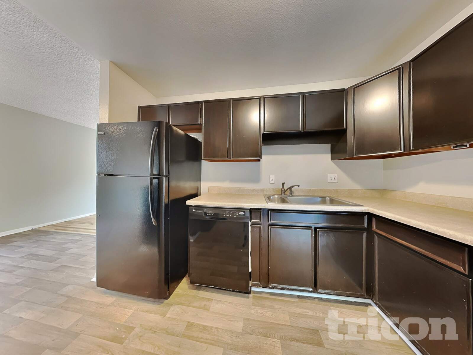 Building Photo - 1400 Ebbetts Dr