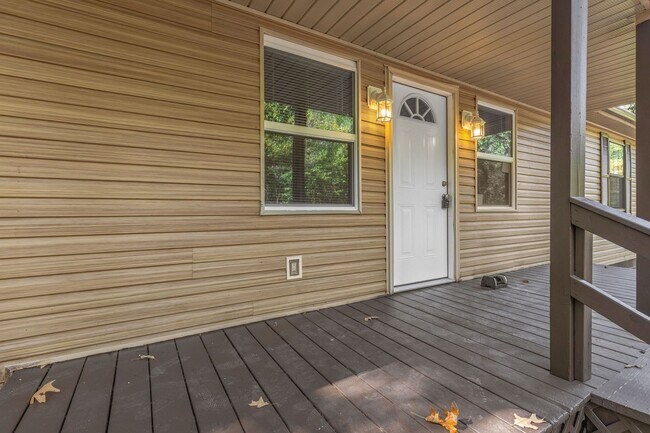 Building Photo - Three Bedroom Ranch w/ Basement in Dover with over an acre lot!