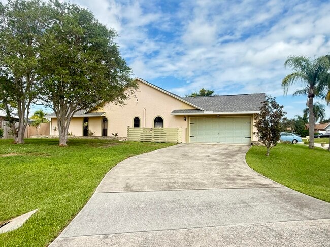 Building Photo - 2847 SE Pace Dr