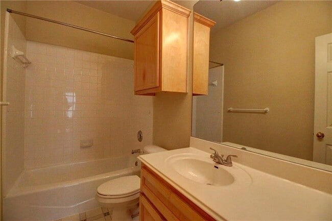 Building Photo - 2920 Thrushwood Dr