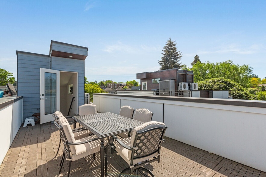 Building Photo - 2122 3rd Ave N