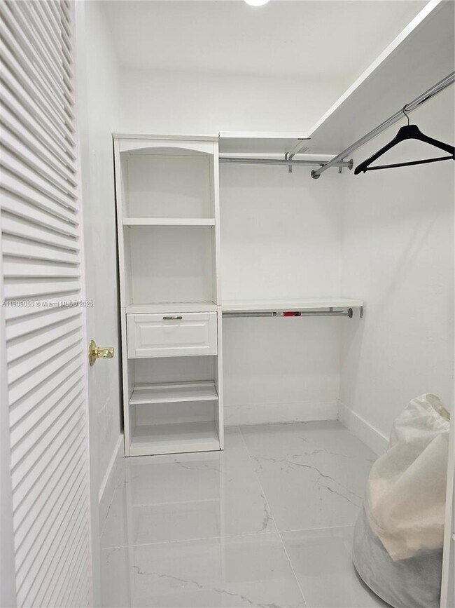 Building Photo - 6010 S Falls Cir Dr