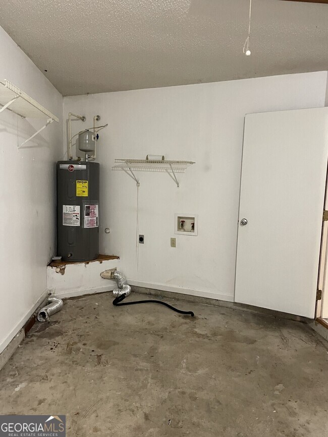 Building Photo - 304 Mission Forest Trail