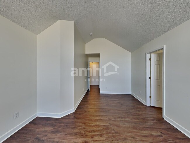 Building Photo - 710 Woodington Ln