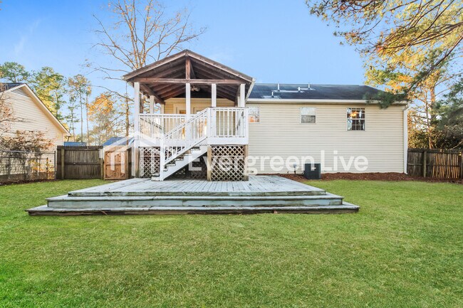 Building Photo - 425 Forest Grove Cir