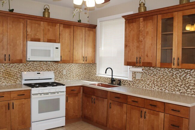 Building Photo - Spacious 3 Bedroom Home – Backyard + Porch Included!