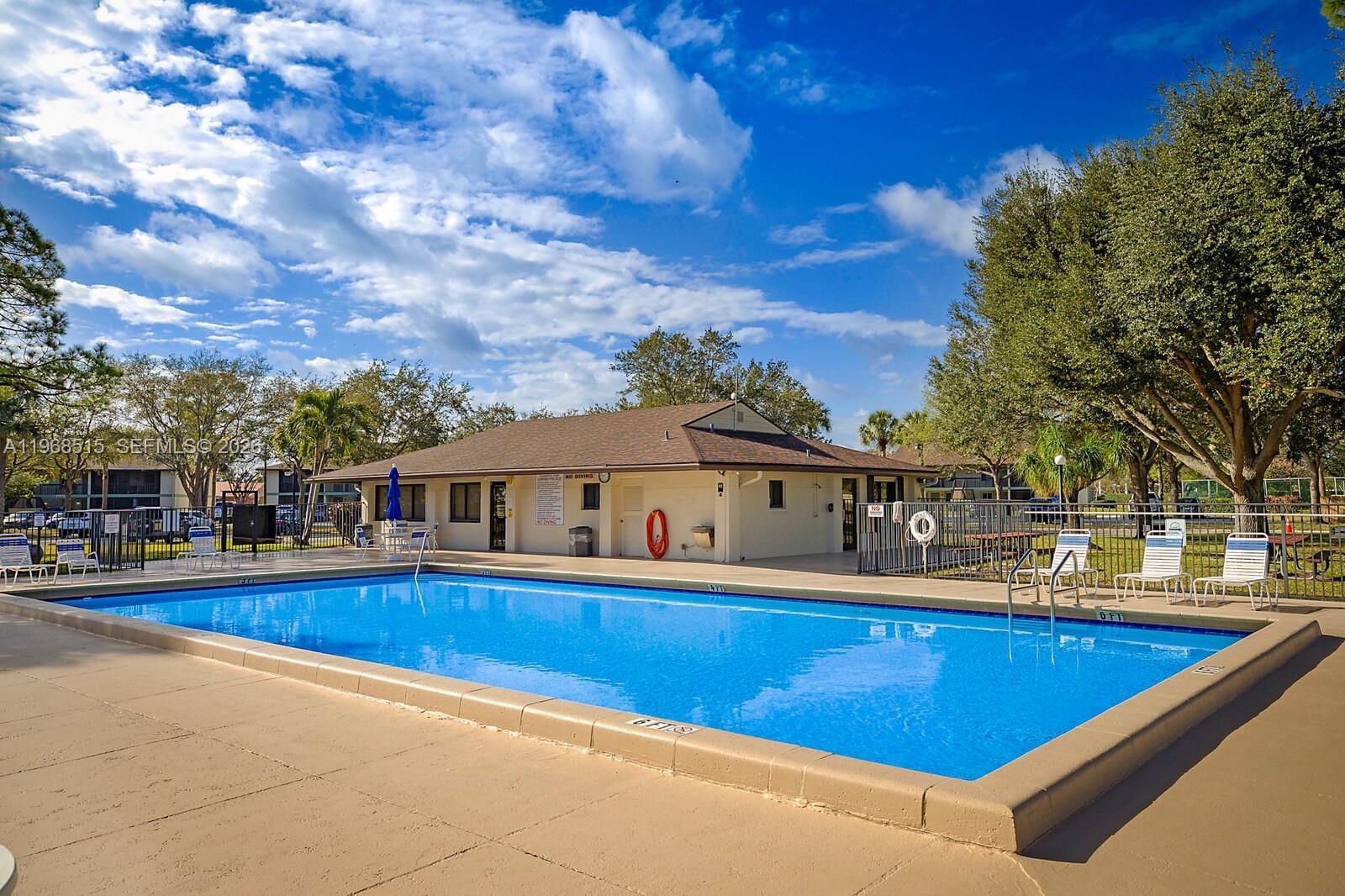 Building Photo - 6327 Chasewood Dr