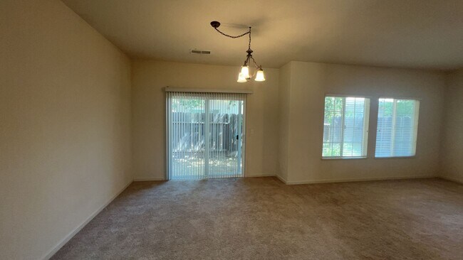 Building Photo - 689 Gateway Cir