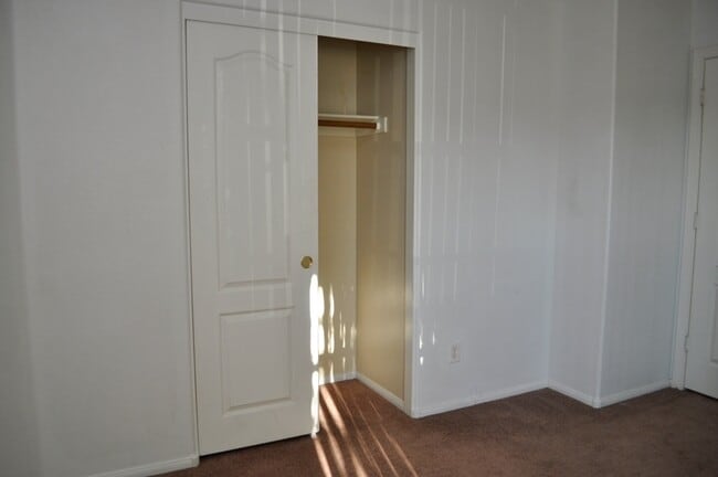 Building Photo - 452 Groft Way